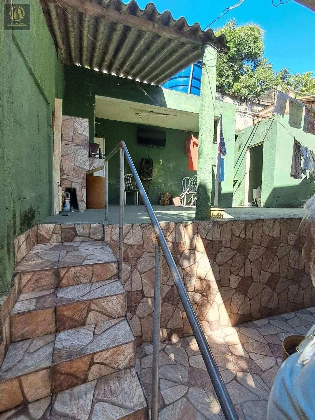 V. Geral - Casa Duplex, Varanda, Total 4 Qtos e 2 Banhs, Quintal e Área Gourmet.