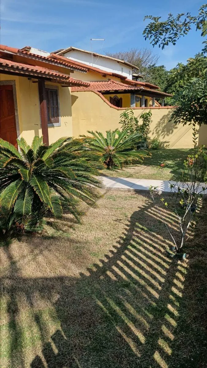 Araruama-Praia Seca, Casa em Condomínio Fechado, no Centro de Praia Seca. Vendo ótima Casa Linear.