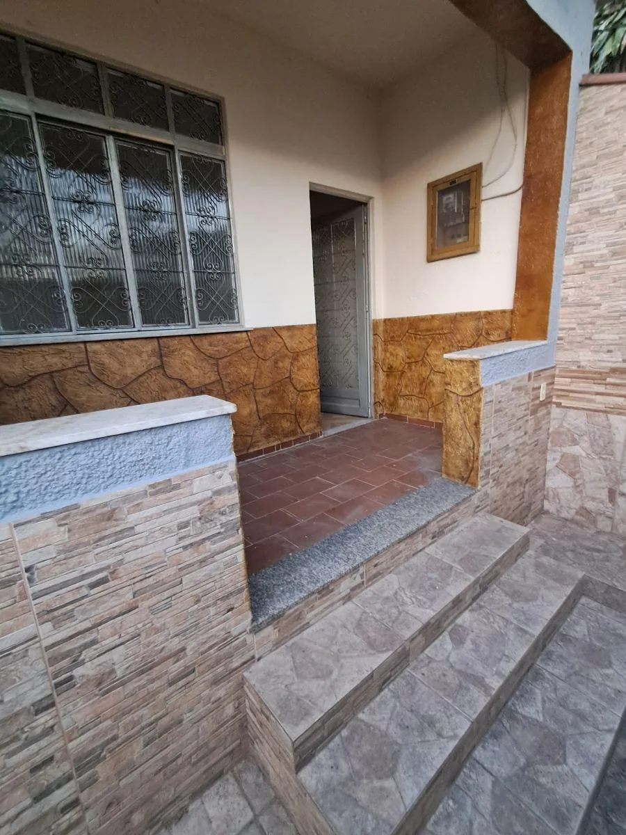 Jardim América - Rua Jorge Lacerda, Casa com 89 m², 1 Pavto, Frente Rua, Varanda, Quintal, 2 Qtos.