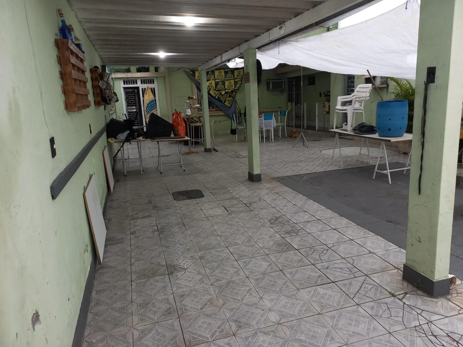 Jardim América - Casa Linear, Quintal, Total 3 Qtos + Anexo, Garagem.