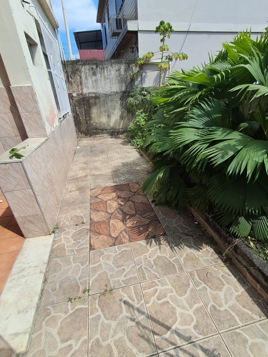Jardim América - Rua Arinos, Apto 65m², Fundos, Quintal, 1 Qto, Vga.